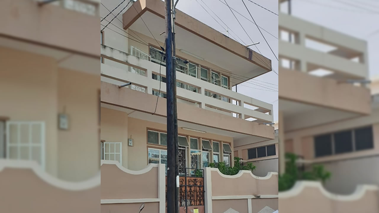 Habibullah Tegally a fait une chute du premier étage de sa maison.