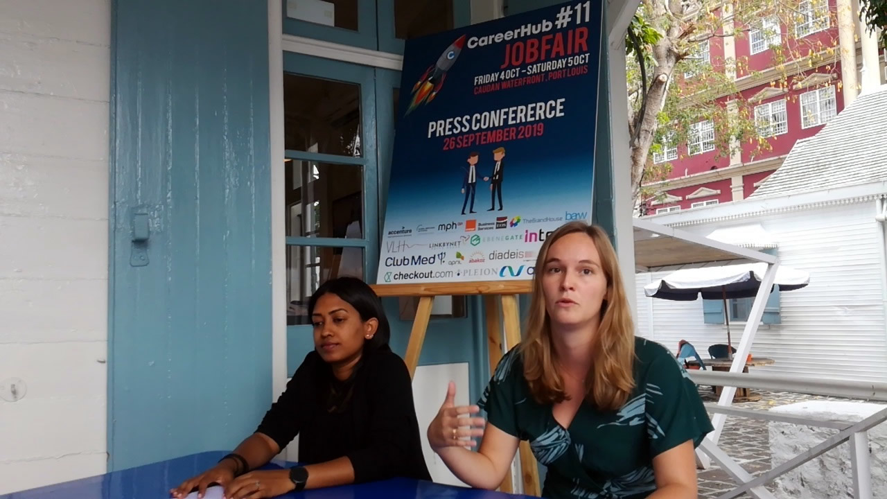 Mélissa Doolaub  et Marine Biarnes.