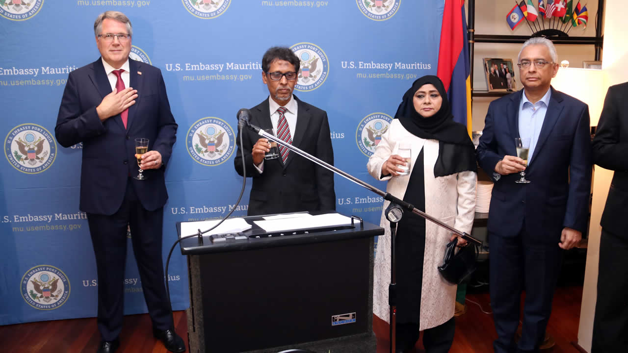 David Reimer, Asraf Caunhye et son épouse ainsi que Pravind Jugnauth.