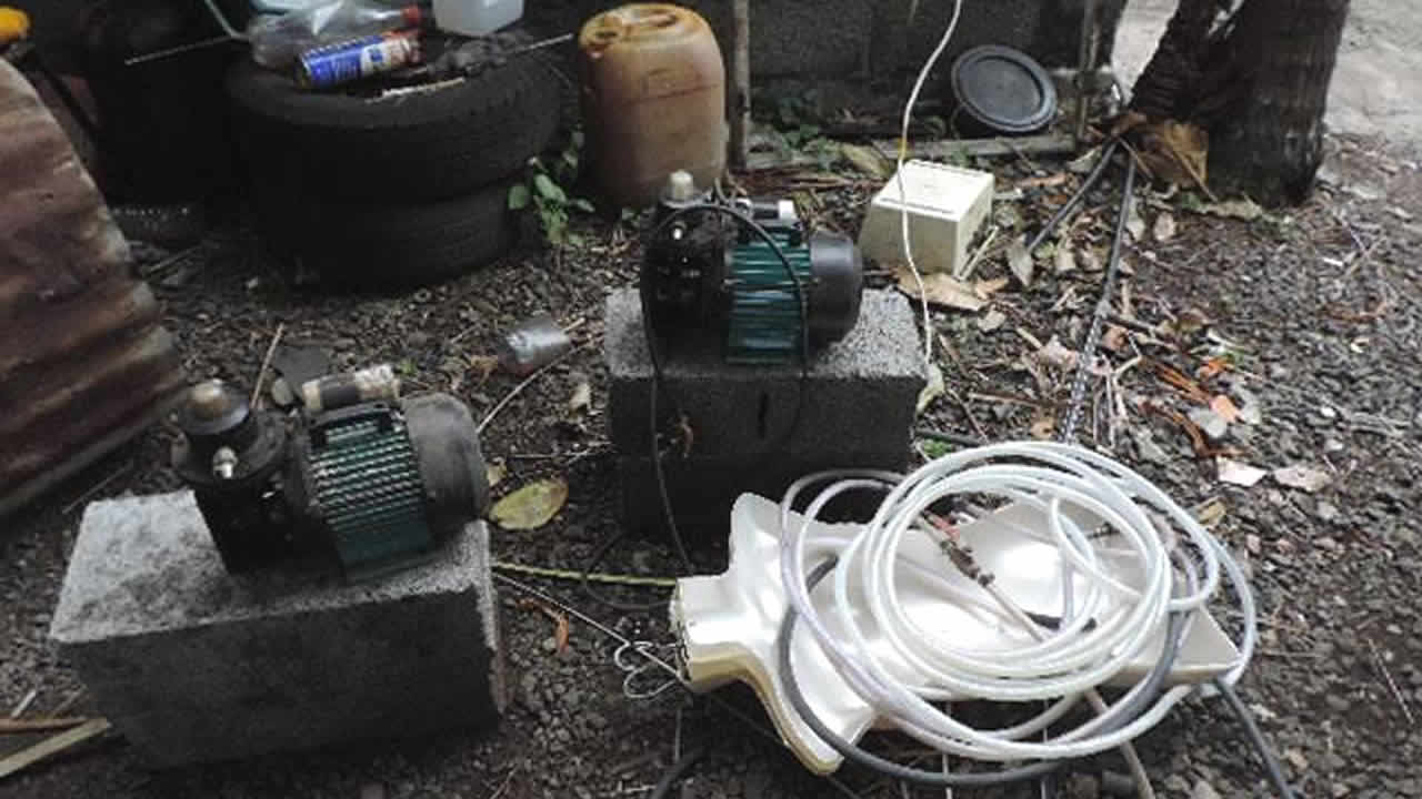 Des appareils servant à transférer le gaz dans les voitures.