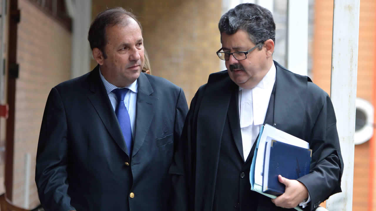 Bernard Maigrot et son homme de loi, Me Gavin Glover,  Senior Counsel.