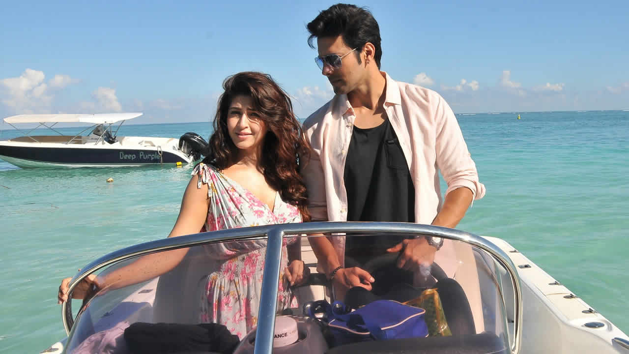 Les deux acteurs principaux du film, Sonarika Bhadora et Rajnish Duggal.