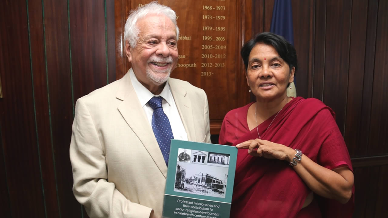 Michael Patrick William Allan et Vijaya Teelock.