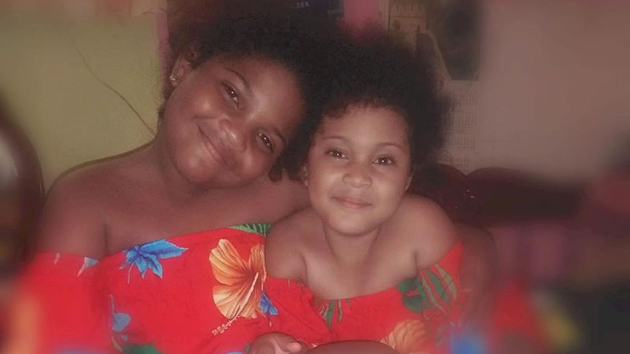 Avec sa sœur Chelsea, Melann passe de très bons moments.