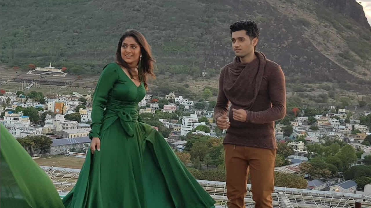 Utkarsh Sharma et Ishita Chauhan