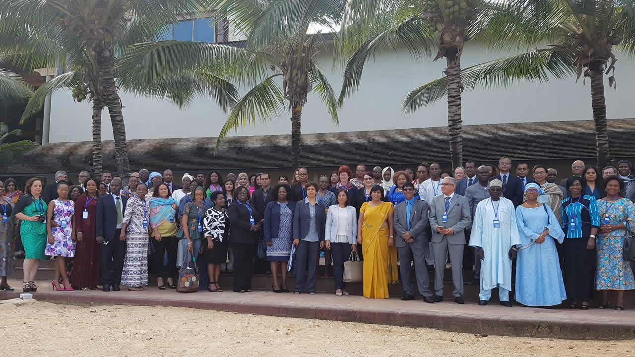 La conférence donne lieu à des échanges