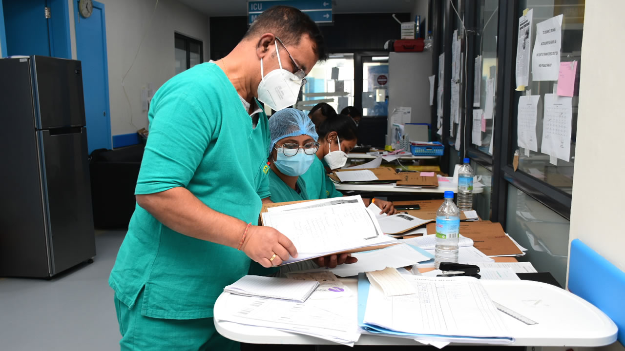 La contamination de membres du personnel n’est pas sans conséquence sur le fonctionnement du service hospitalier.