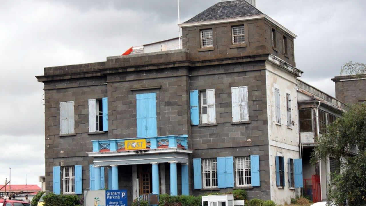 la poste centrale à Port-Louis.