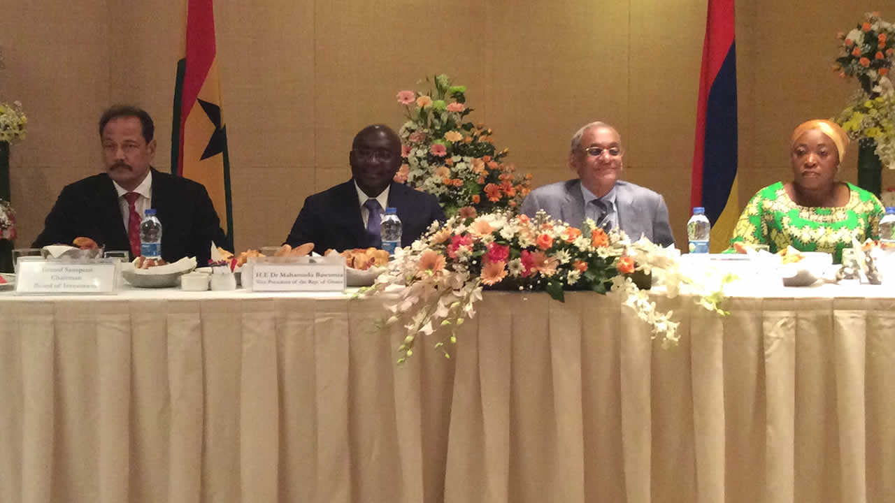 Le ministre Lutchmeenaraidoo