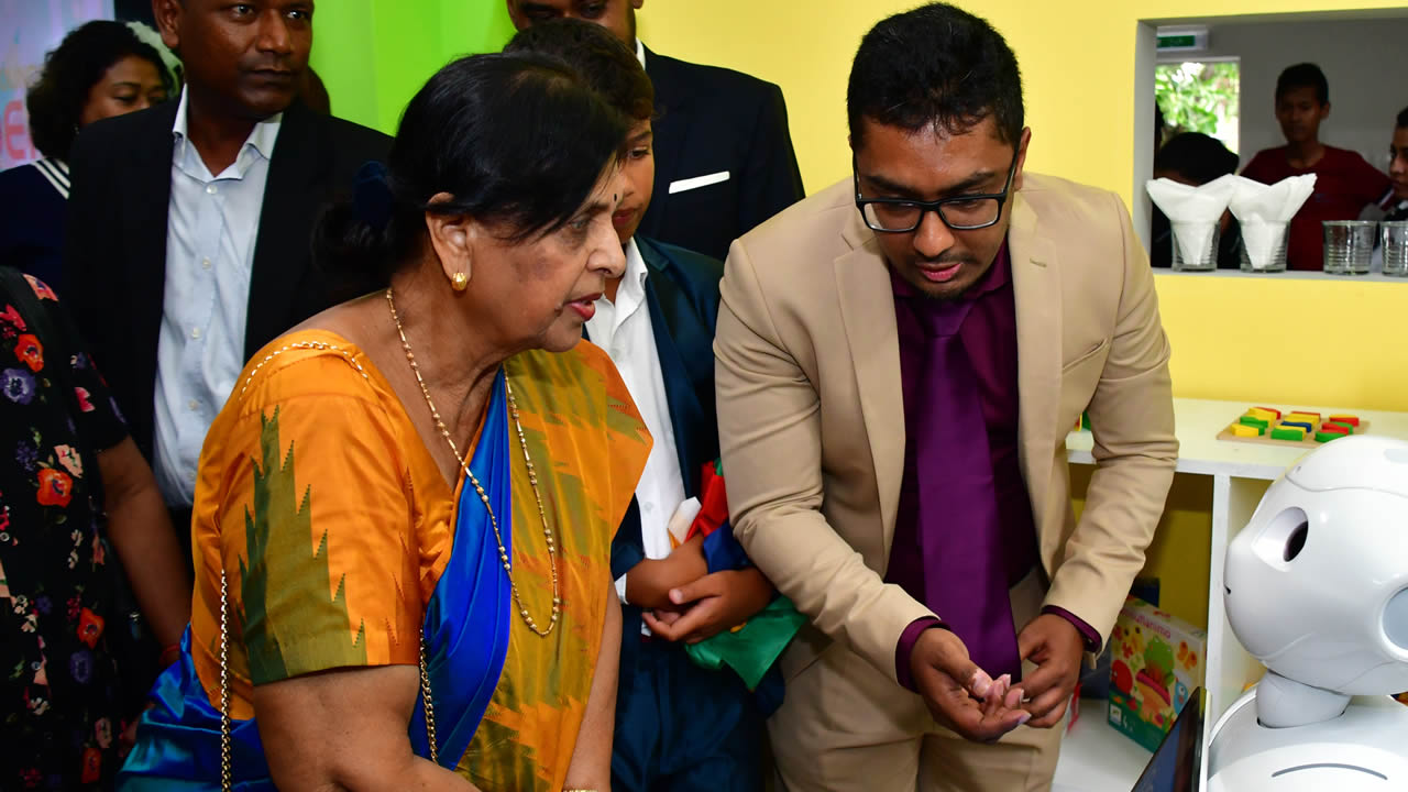 Lady Sarojini Jugnauth et Asif Lowtun