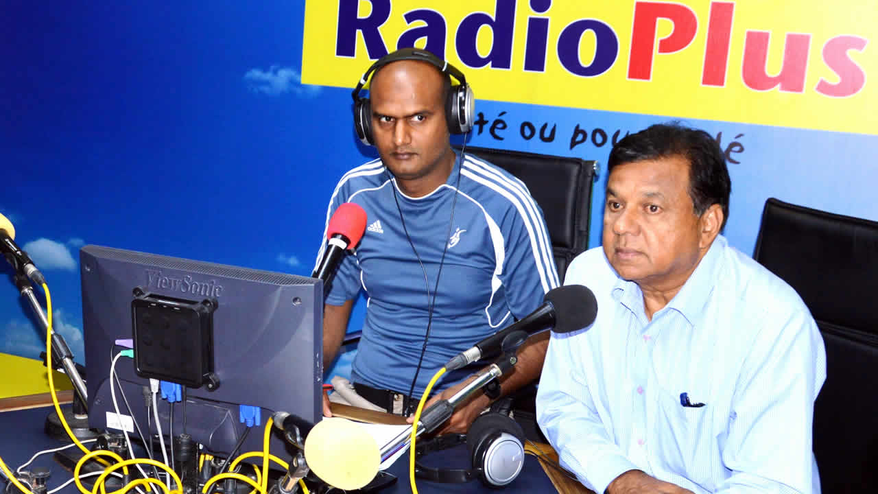 Nawaz Noorbux et Jugdish Joypaul à l’œuvre. 