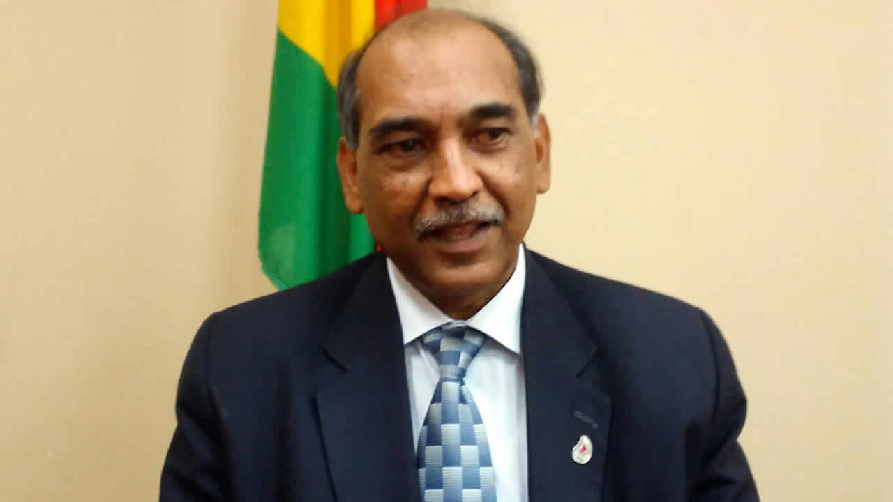 Premhans Jhugroo, au départ, se voyait ingénieur mécanique.