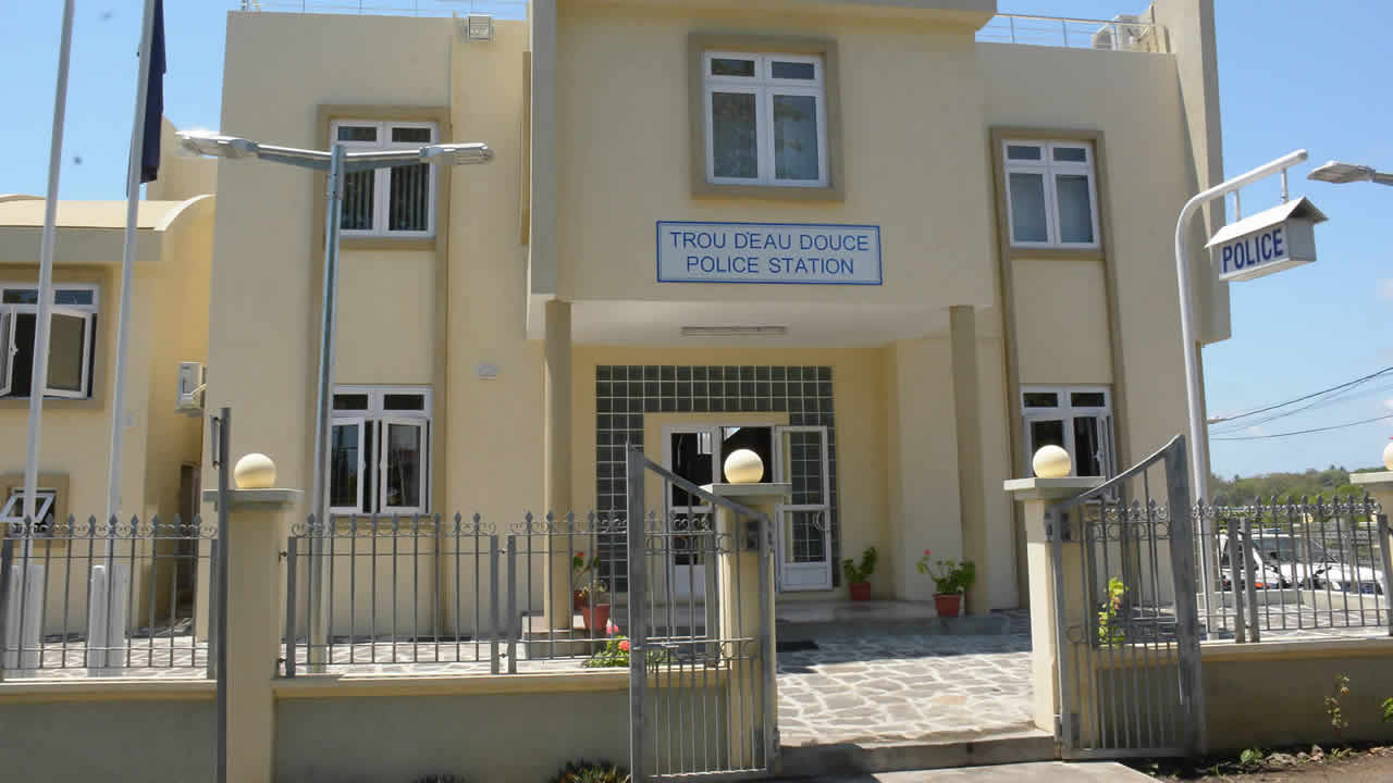 police-trou-deau-douce