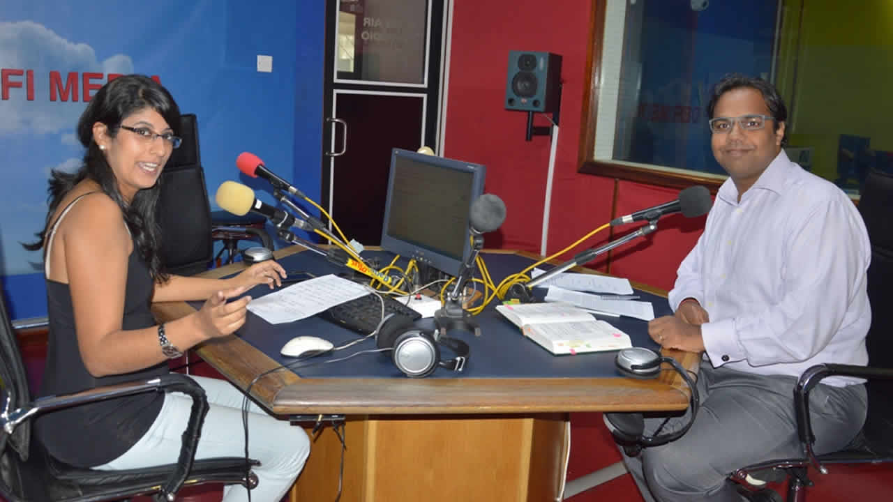 Caroline et son invité Me Arvin Halkhoree.