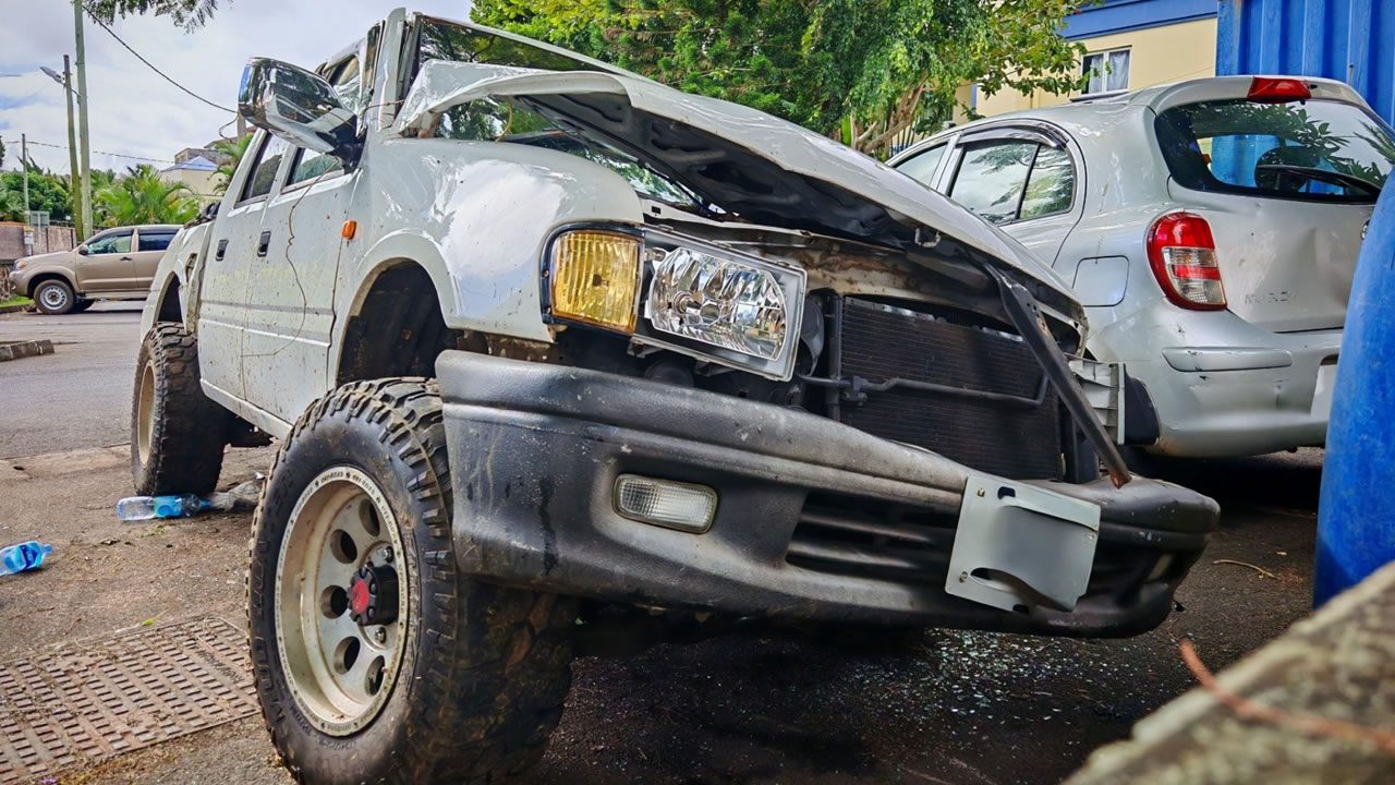 Le véhicule que conduisait Anthony Argendra endommagé après ce terrible accident.