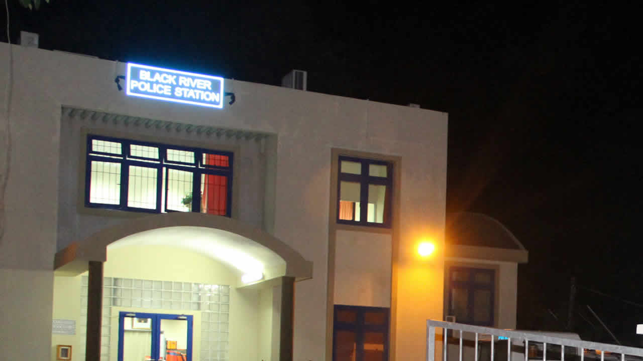 police de Rivière-Noire