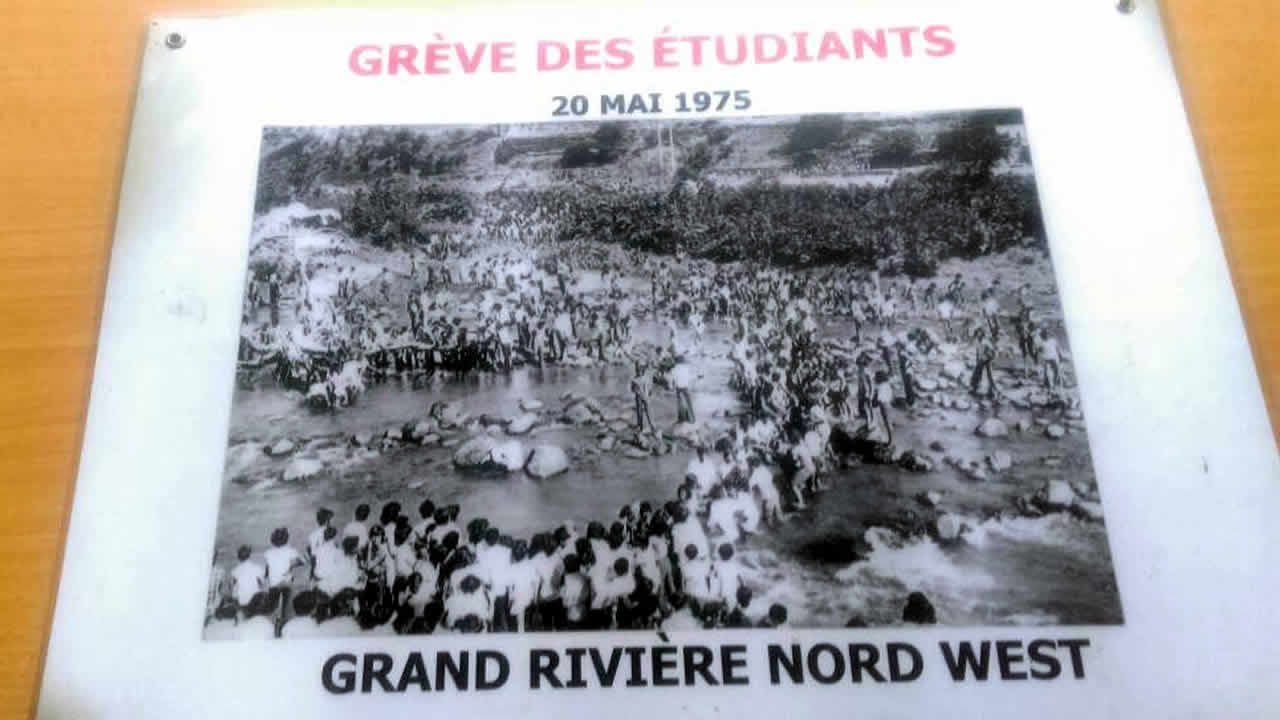 Halte des manifestants à G.R.N.O. le 20 mai 1975.