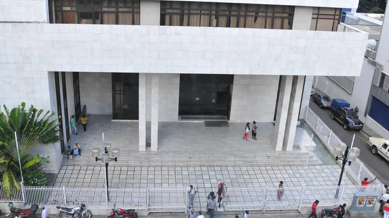 La cour intermédiaire