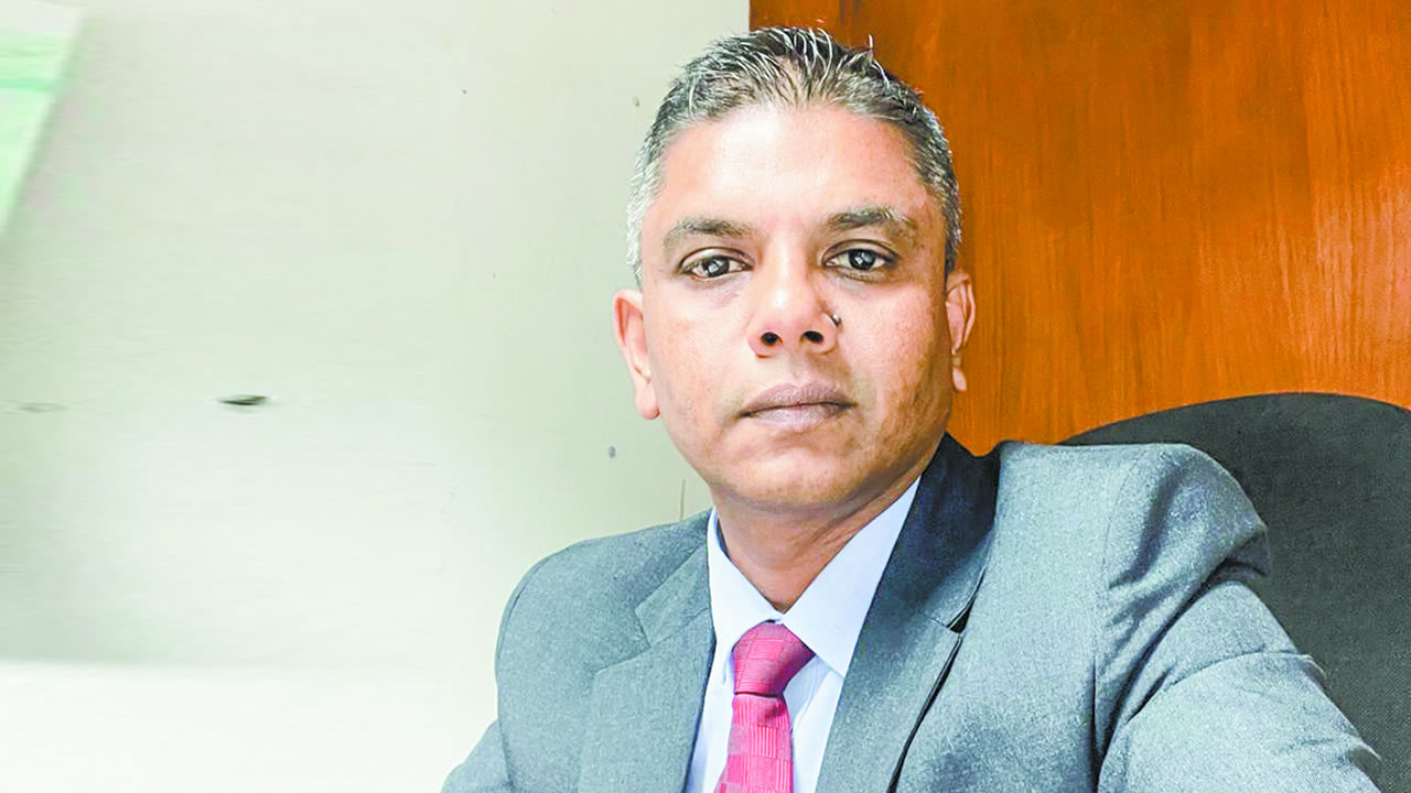 Marié depuis 18 ans, le sergent Duguessur était père d’une fille de  16 ans et d’un fils de 13 ans.