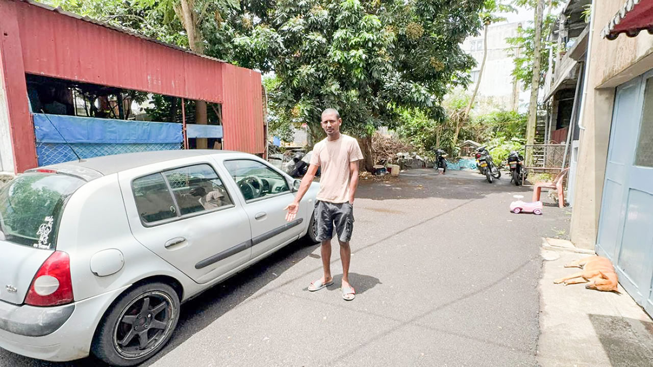 Arnaud, le fils, sur le lieu de l’agression.