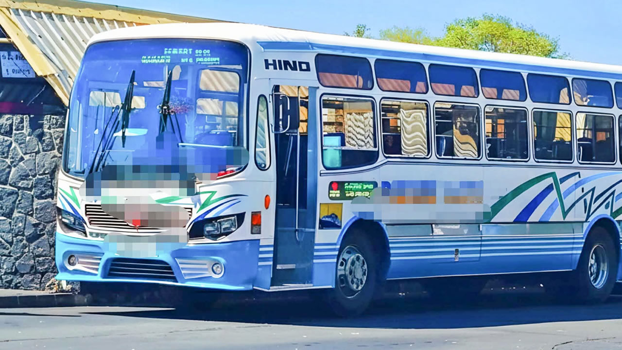 Les faits se seraient déroulés entre Goodlands et Trois-Bras, à bord d’un autobus desservant une ligne du Nord.