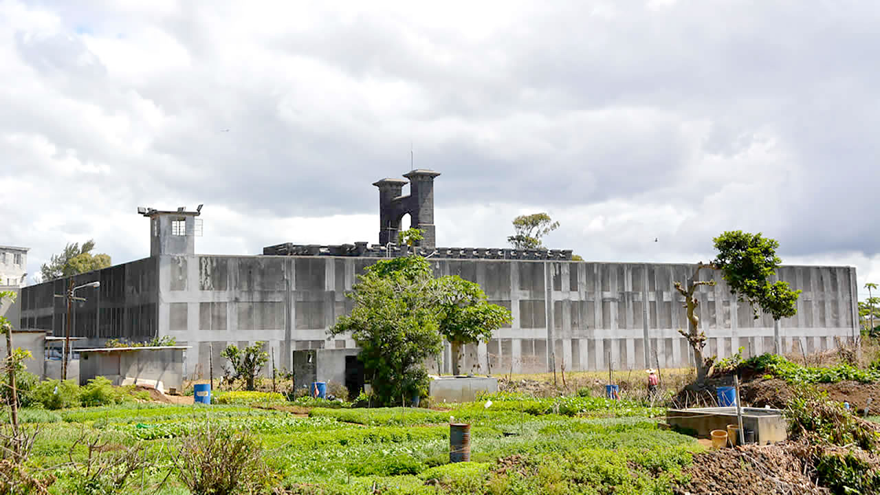 La prison de haute sécurité de la Bastille a ouvert une enquête après cette agression.