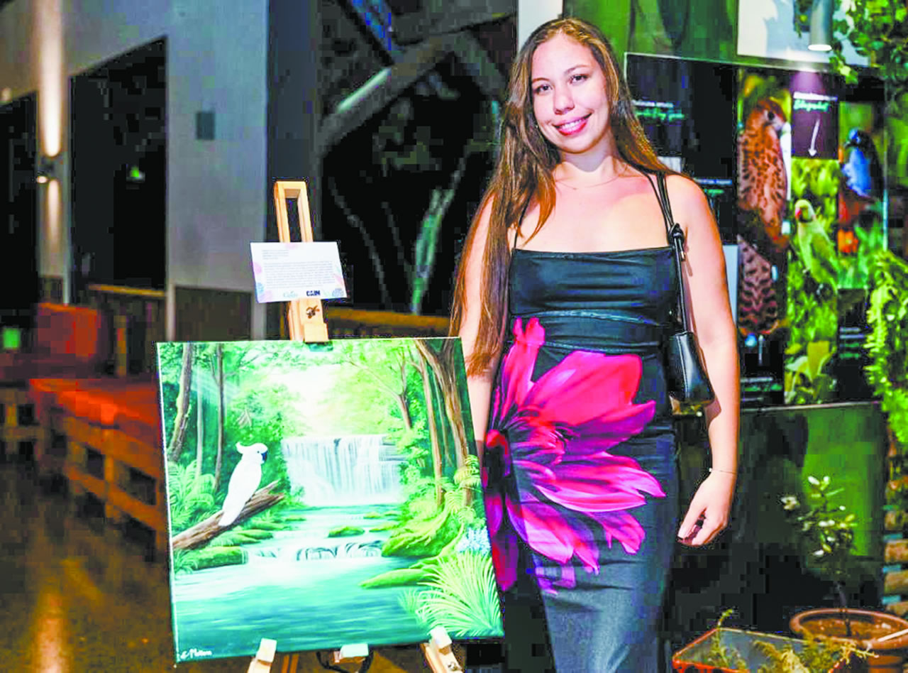 A 24 ans, Emilia Roussety capture la beauté brute des plages et de la végétation tropicale de Maurice.