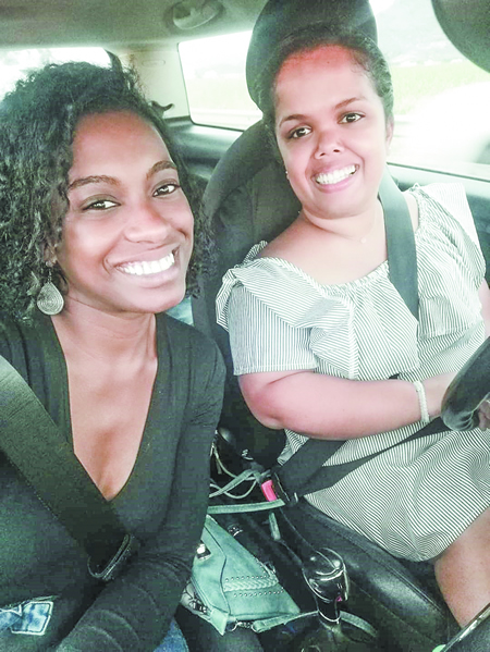 Prisca et sa meilleure amie Thecha, complices de toujours.