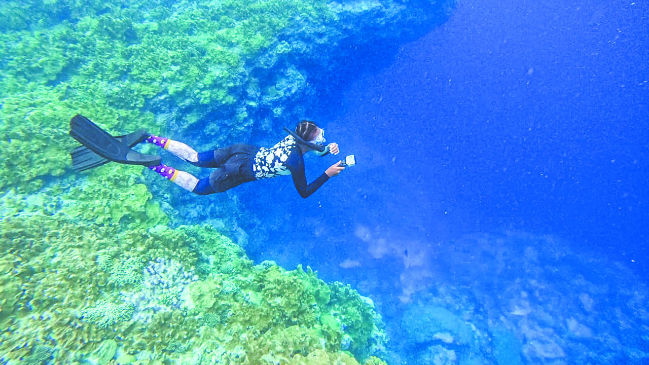 Annabelle Cupidon,  biologiste marine.