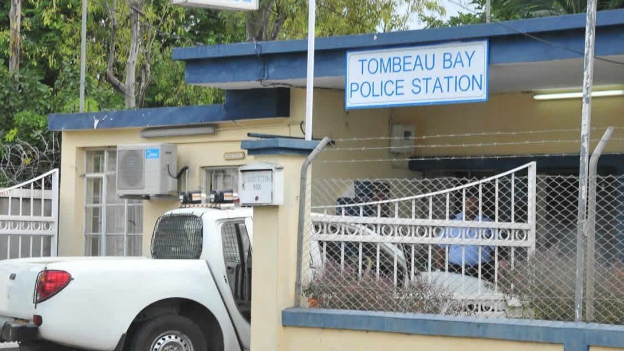 Poste de police de Baie du Tombeau
