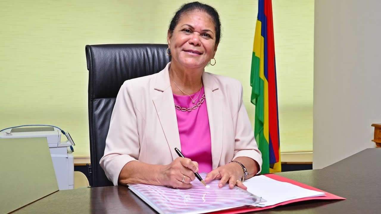 Violence envers les femmes : plus de 40 cas recensés depuis le début de l’année à Maurice  Plus de 40 cas de violence à l’égard des femmes ont été recensés depuis le début de l’année à Maurice. Ce chiffre a été communiqué par Arianne Navare-Marie lors de la clôture d’un atelier de validation du « Draft Domestic Abuse Bill », tenu ce mardi 27 janvier au matin, au Caudan Arts Centre. Selon la ministre de l’Égalité des Genres et du Bien-Être de la Famille, ces cas ont été signalés dans les douze « Family Suppo