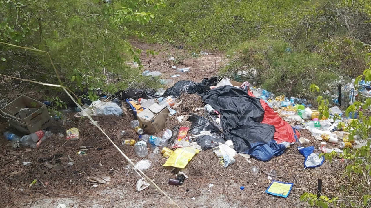 À travers l’île, c’est le même spectacle de désolation qui s’offre aux yeux.