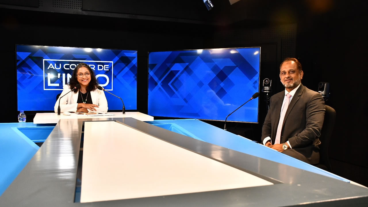 Jane Lutchmaya a accueilli sur le plateau d’« Au Coeur de l’Info » le ministre Reza Uteem.