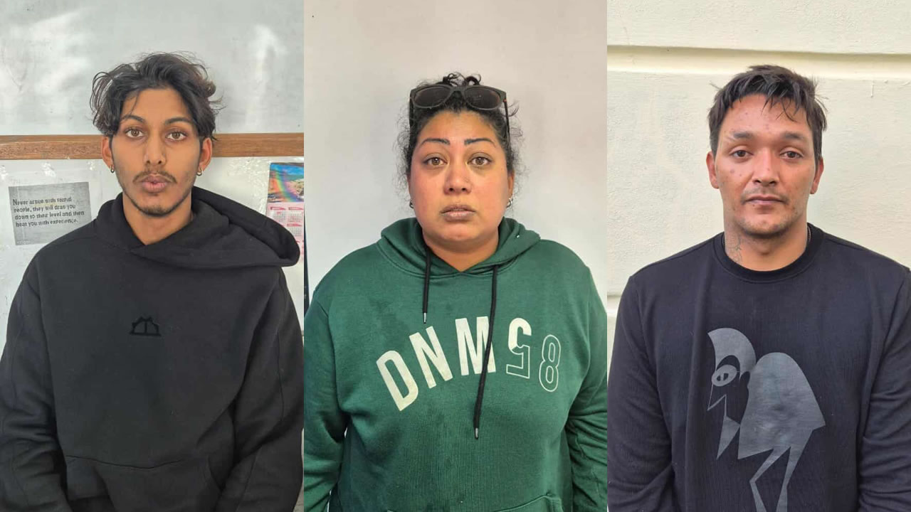 Krishiduth Prabhakar Maton, Karunah Devi Sookur et John Rose Wenden.