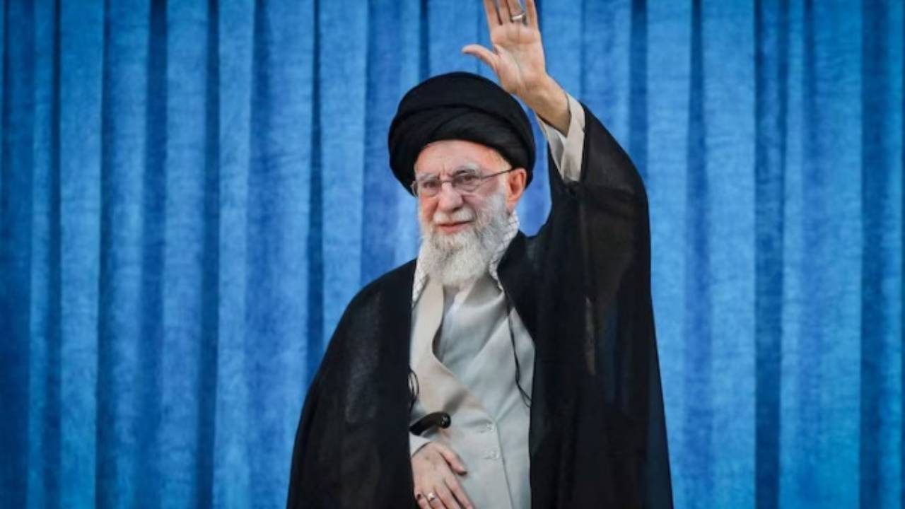 Manifestations en Iran: la République islamique "ne reculera pas", prévient Khamenei