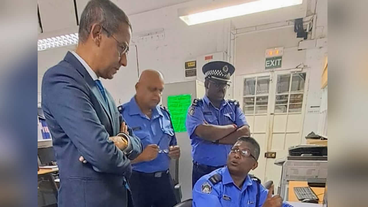 Le ministre a effectué une visite dans les locaux de la Traffic Branch ce mercredi 28 janvier.