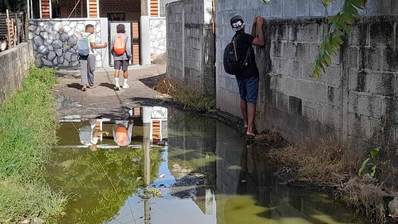 Le Hochet, Terre-Rouge : depuis huit ans, des accumulations d’eau entravent le quotidien des habitants