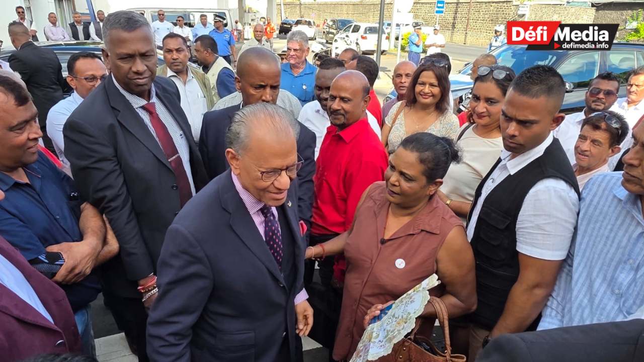 [En images] 90e anniversaire du Parti Travailliste  Cérémonie de dépôt de gerbes au Square Guy Rozemont à Port-louis