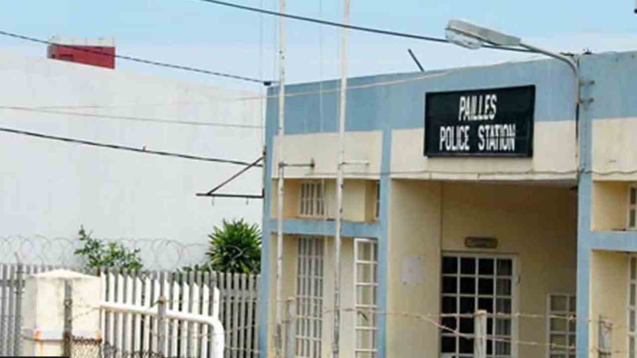 060226-pailles police station