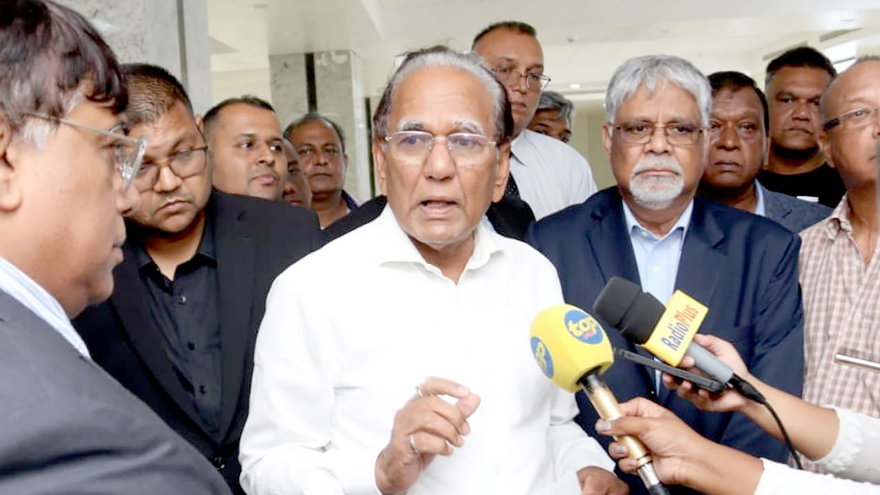 Anil Bachoo rapelle qu'un programme de formation est déja en cours avec 300 éléves infirmiers. 