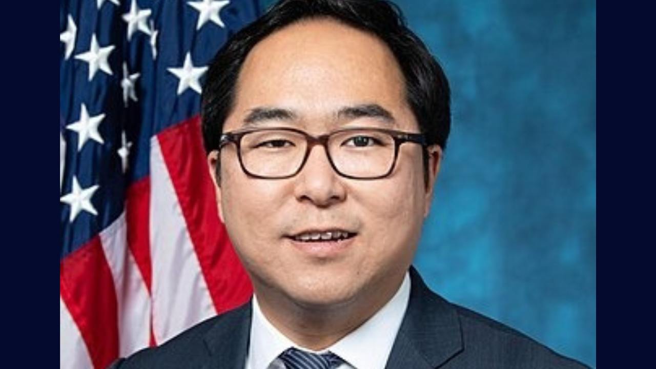 Attaque américano-israélienne contre l’Iran : Un sénateur démocrate réclame le retour immédiat du Congrès pour limiter les pouvoirs de guerre de Trump