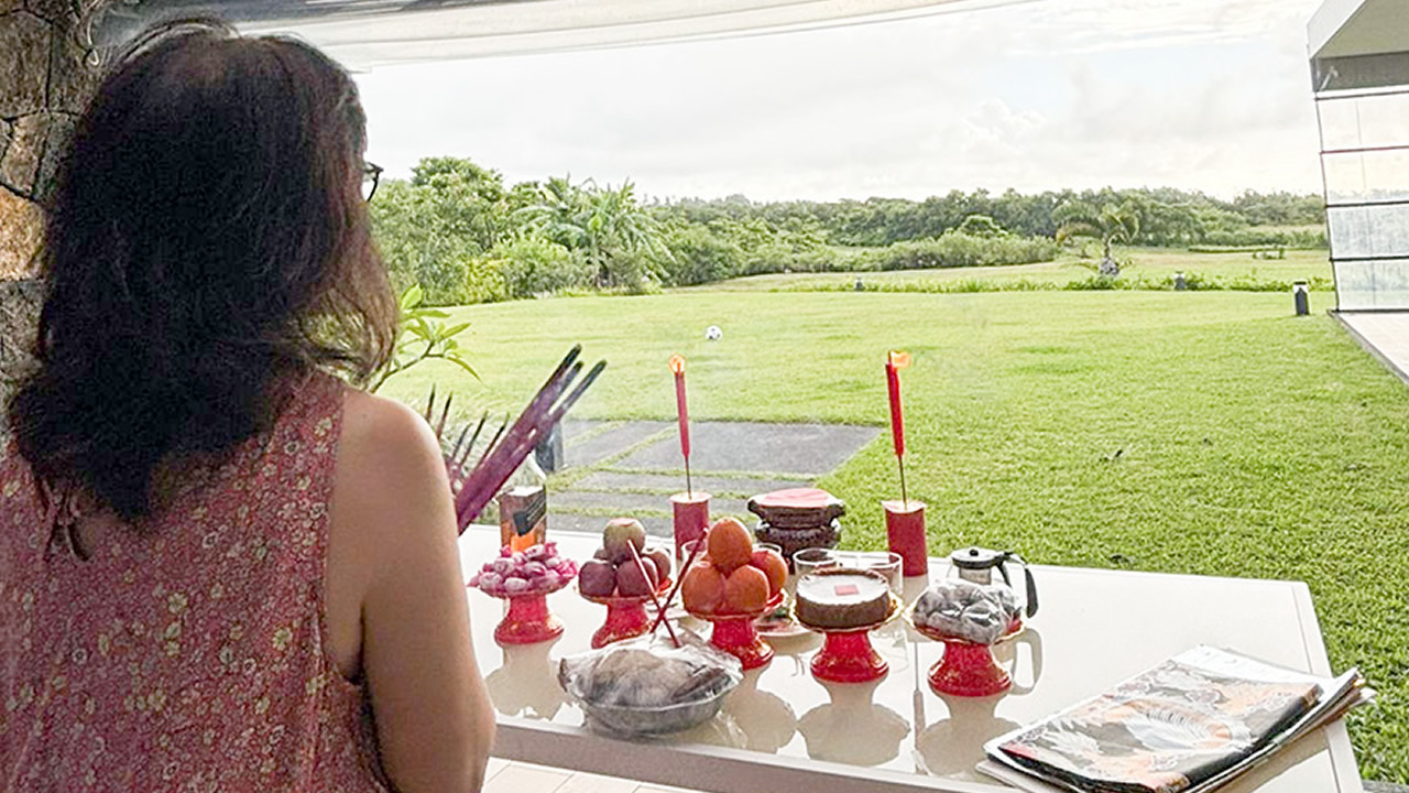 Christianne Y s’est rendue à la pagode dès hier matin pour accomplir ses rituels de gratitude.