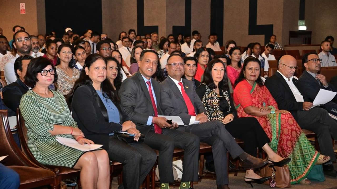 Les participants à l’atelier sur le cyberbullying au MGI, Moka.