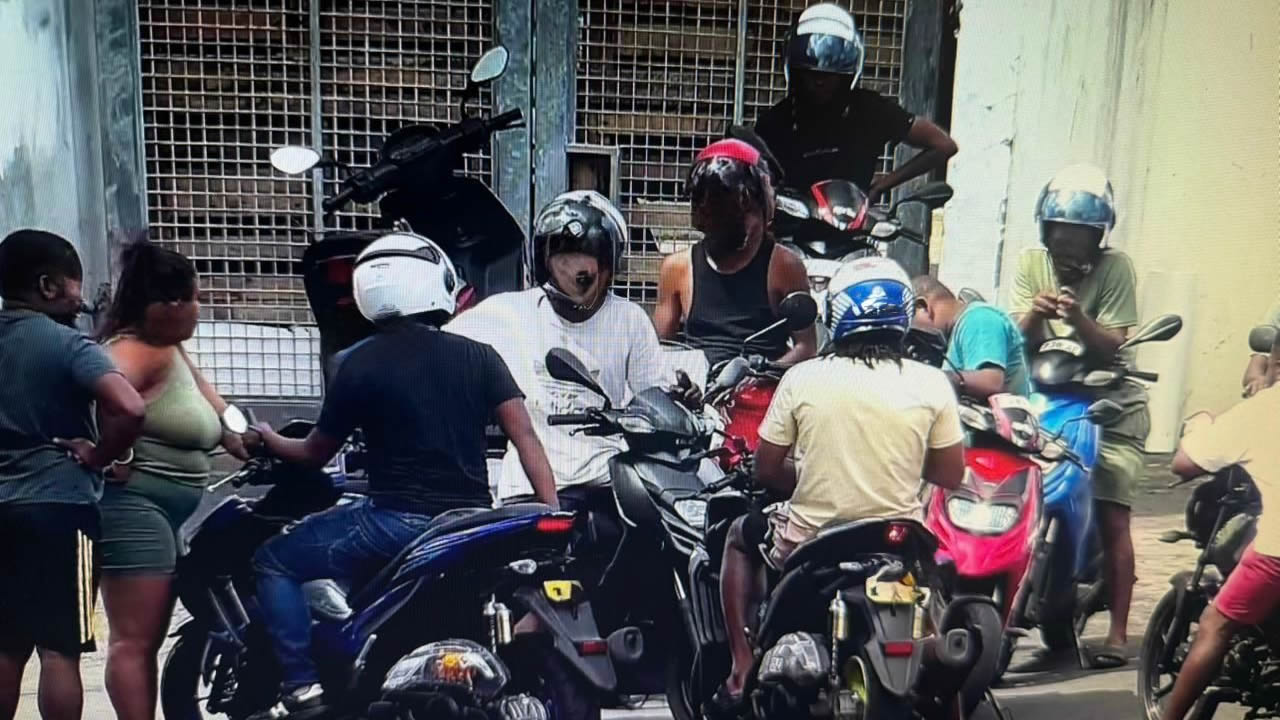 Un point de distribution en activité.