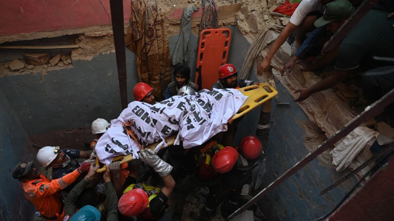 Effondrement d'un immeuble a Karachi 190226