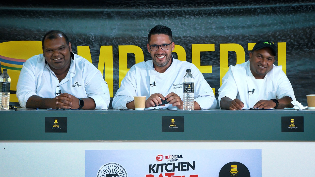 Le jury de cette grande finale était composé (de gauche à droite) du Chef Rajiv Tapsee, du Chef Stanislas Berti et du Chef Ravissen.