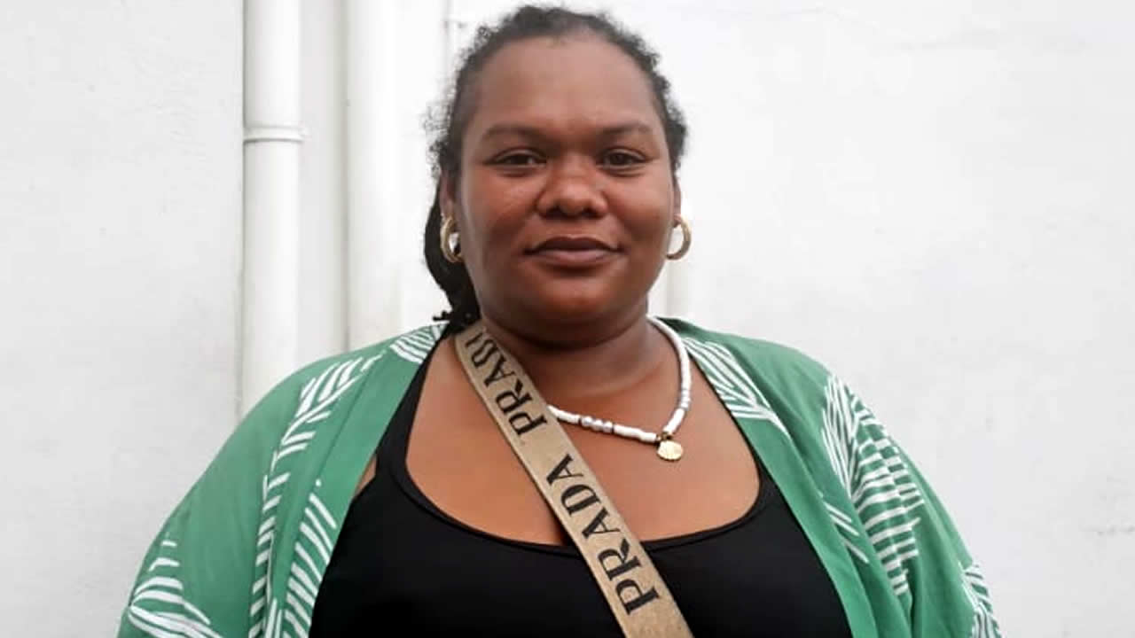 Alicia Kate Brique a porté plainte contre Vishal Shibchurn.