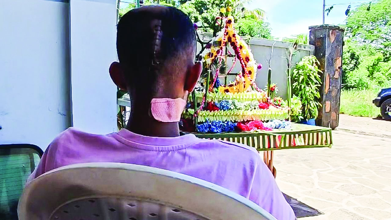 Selon la victime, le père de sa copine aurait d’abord tenté de l’étrangler.