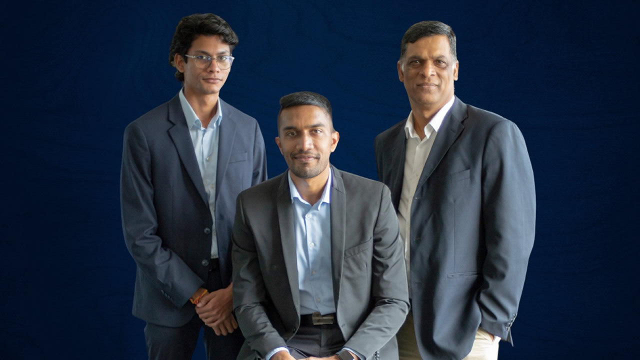 Sanjay Goolab, Navnit Seeburrun et Intesh Seebaluck.