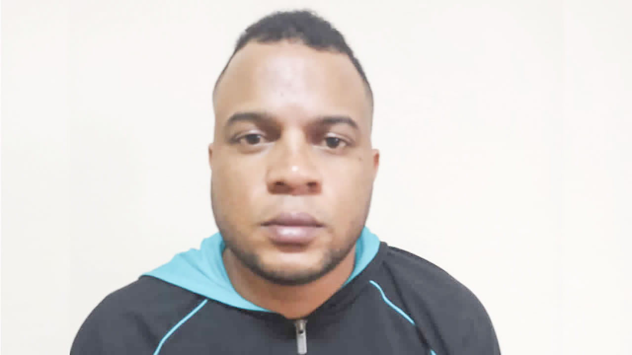 Angelo Thomas aurait probablement quitté le pays par voie maritime.